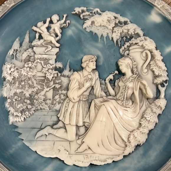 Vintage Incolay cameo the love sonnets of Shakespeare blue white wall hanging - Picture 2 of 3